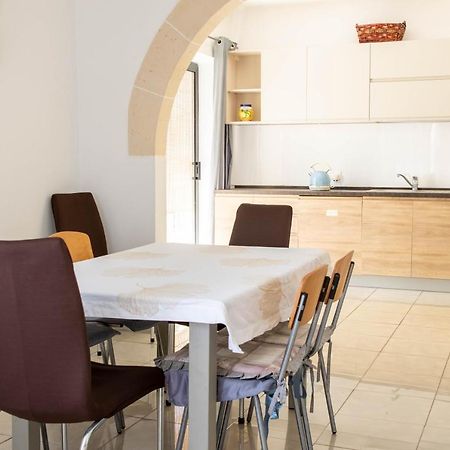 Spacious 3-Bedroom Apartment 30 Seconds From Sea Марсаскала Экстерьер фото