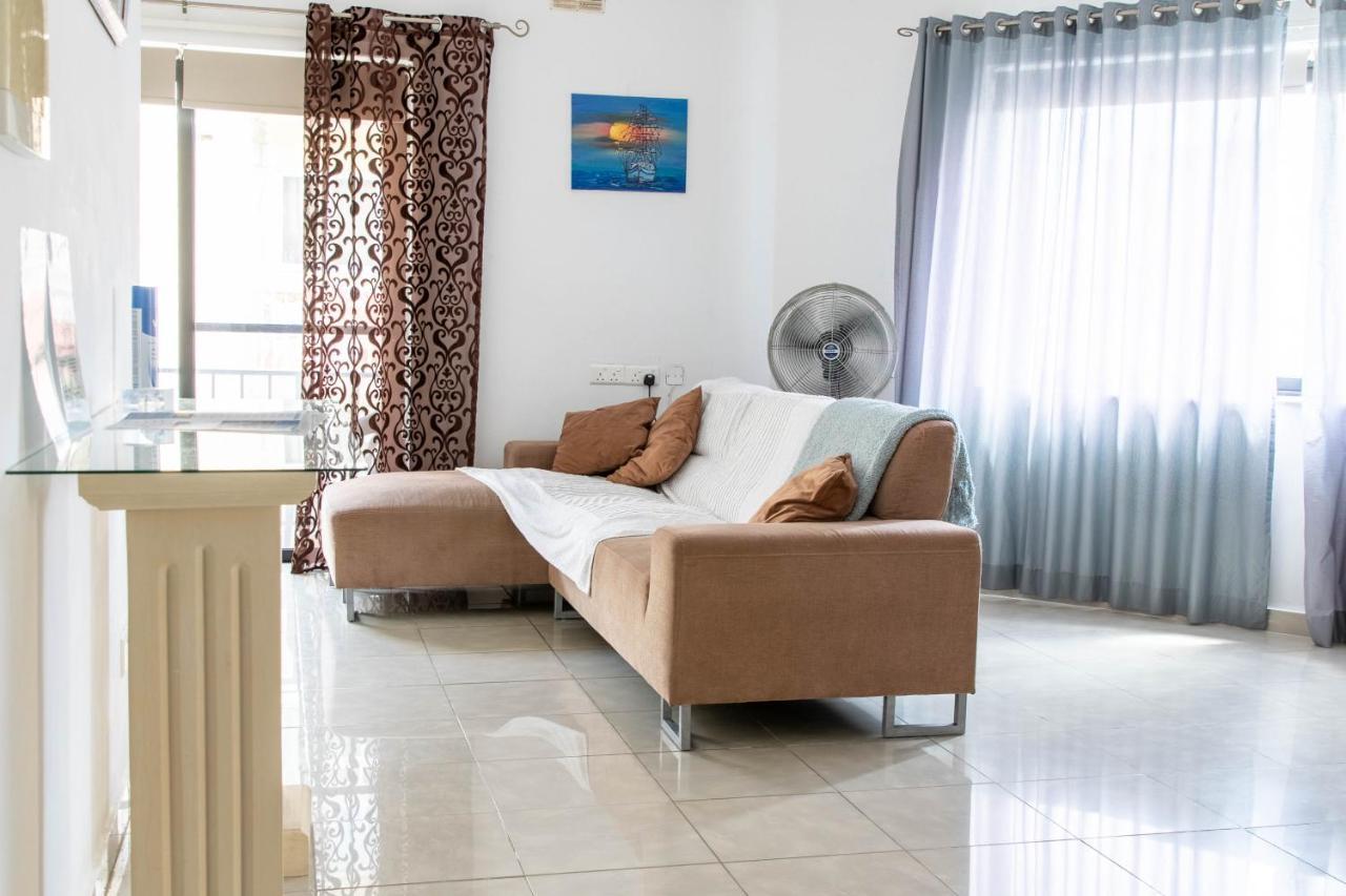 Spacious 3-Bedroom Apartment 30 Seconds From Sea Марсаскала Экстерьер фото