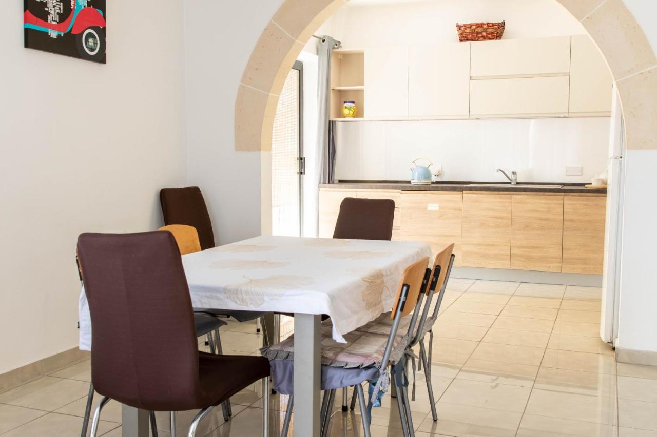 Spacious 3-Bedroom Apartment 30 Seconds From Sea Марсаскала Экстерьер фото