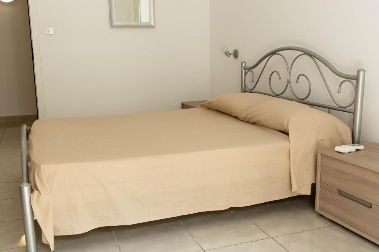 Spacious 3-Bedroom Apartment 30 Seconds From Sea Марсаскала Экстерьер фото