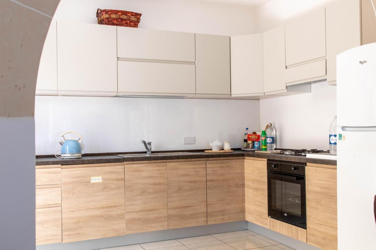 Spacious 3-Bedroom Apartment 30 Seconds From Sea Марсаскала Экстерьер фото