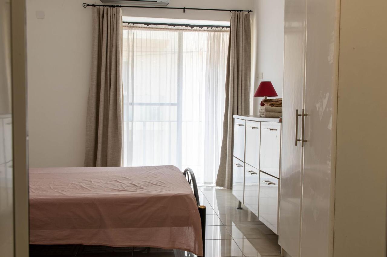 Spacious 3-Bedroom Apartment 30 Seconds From Sea Марсаскала Экстерьер фото