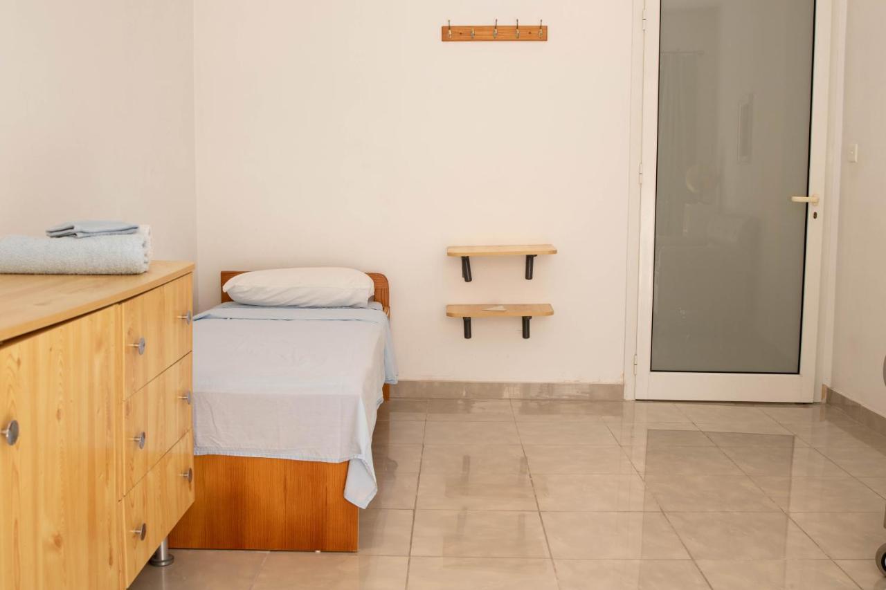 Spacious 3-Bedroom Apartment 30 Seconds From Sea Марсаскала Экстерьер фото