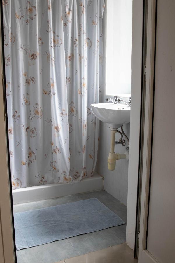 Spacious 3-Bedroom Apartment 30 Seconds From Sea Марсаскала Экстерьер фото