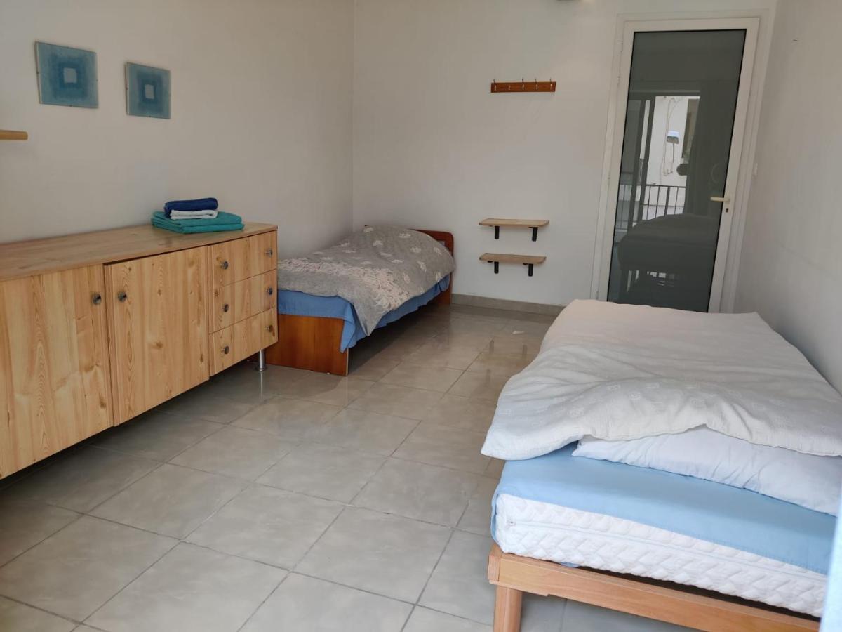 Spacious 3-Bedroom Apartment 30 Seconds From Sea Марсаскала Экстерьер фото